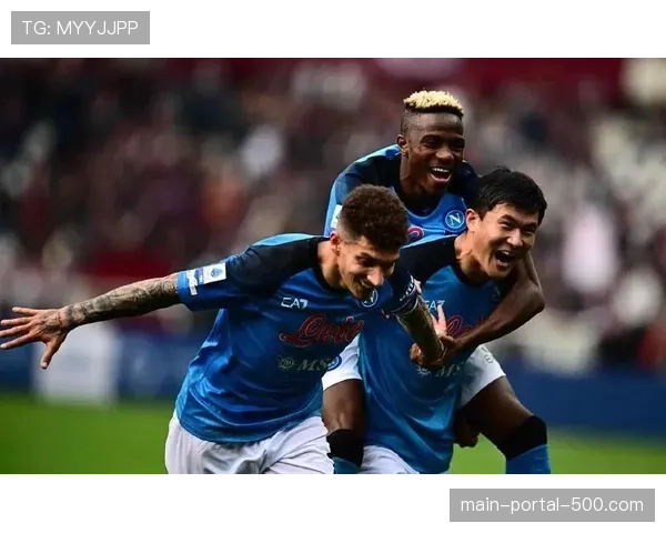 莱切市民发起“守护小辣椒”活动，集会声援濒临降级的家乡球队